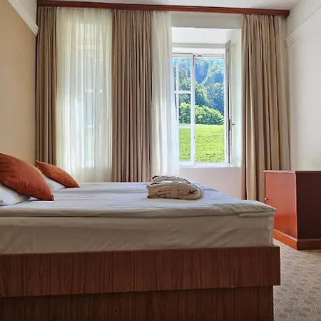 Grand Rogaska Premium روغاسكا سْلاتِنا